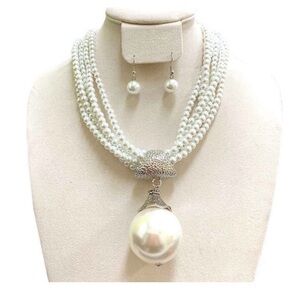 White pearl necklace set